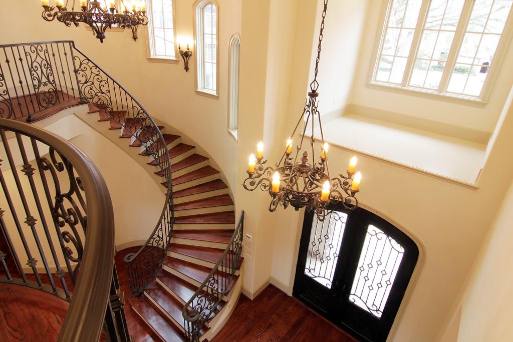 Choosing the best foyer light for your home